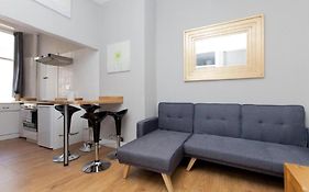 Bright And Homely Apartment Near Holyrood - City Centre